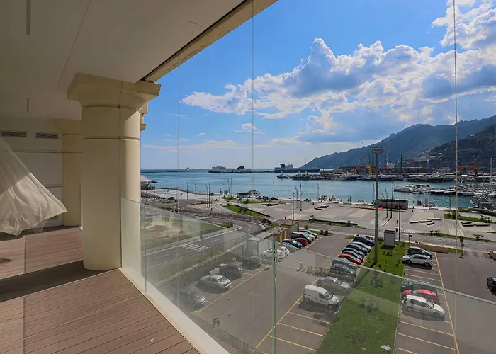 Amami Al Crescent 아파트